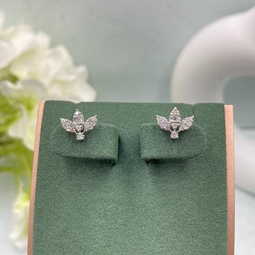 حلق الماس ناعم بوزن 0.33 قيراط