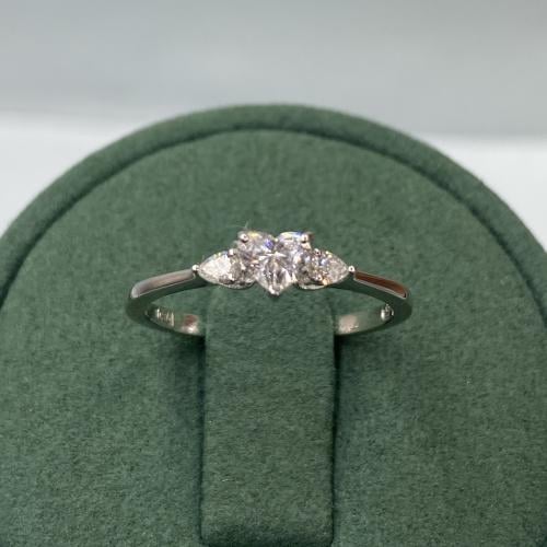 خاتم الماس سوليتير ثري ستون بوزن 0.40 قيراط