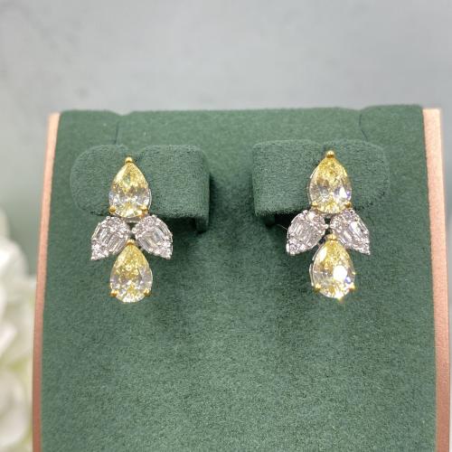 حلق الماس فانسي تصميم عصري بوزن 0.39 قيراط