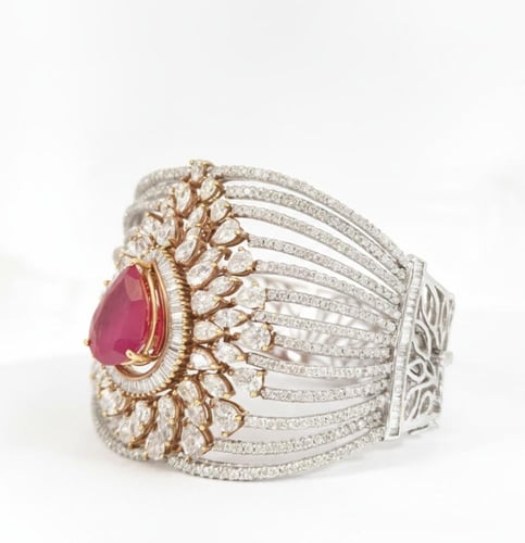 سوارة الماس بتصميم دمعة ياقوت فخمة