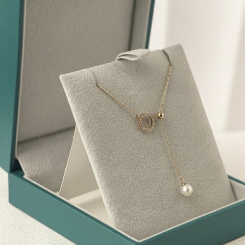 عقد لؤلؤ و الماس تصميم ناعم منسدل بوزن 0.43 قيراط