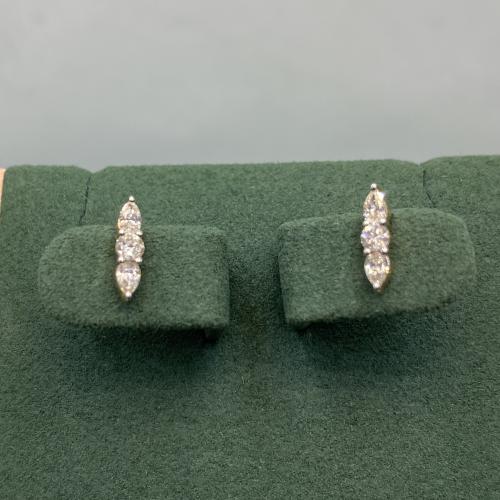 حلق الماس ناعم حديث بوزن 0.38 قيراط