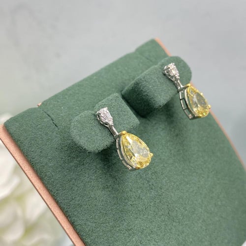 حلق الماس فانسي تصميم حديث بوزن 0.07 قيراط