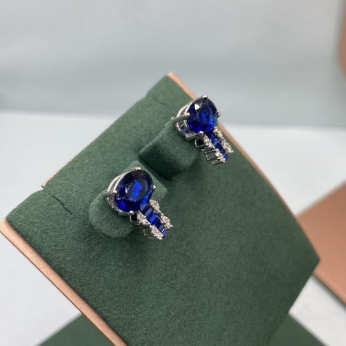 حلق الماس ناعم على حجر الزفير