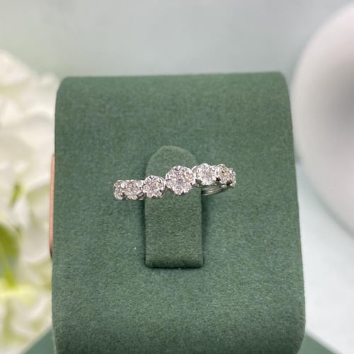 خاتم الماس بلمسه عصريه بوزن 0.28 قيراط