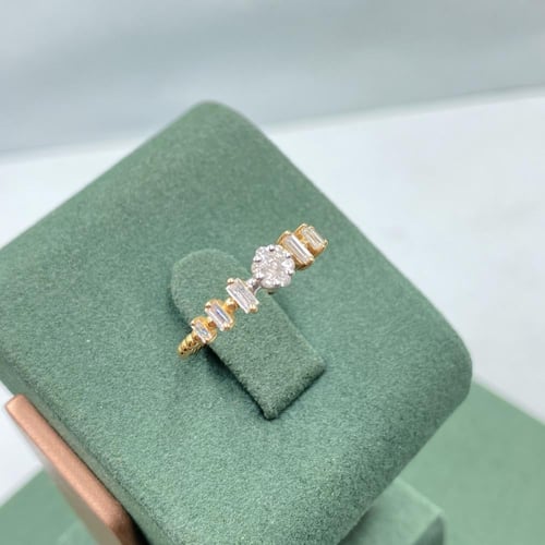 خاتم الماس بلمسه عصريه بوزن 0.34 قيراط