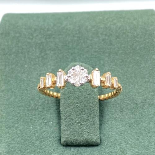 خاتم الماس بلمسه عصريه بوزن 0.34 قيراط