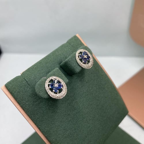 حلق الماس ناعم على احجار املون زرق