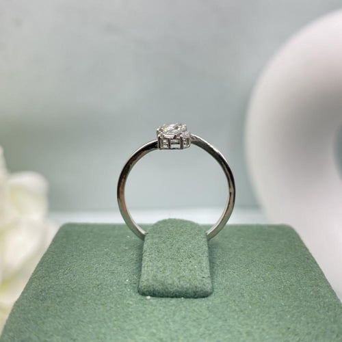 خاتم الماس بلمسه عصريه بوزن 0.12 قيراط