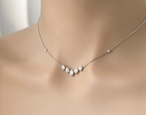 عقد الماس ناعم تصميم دمعة تجميع بوزن 0.24 قيراط