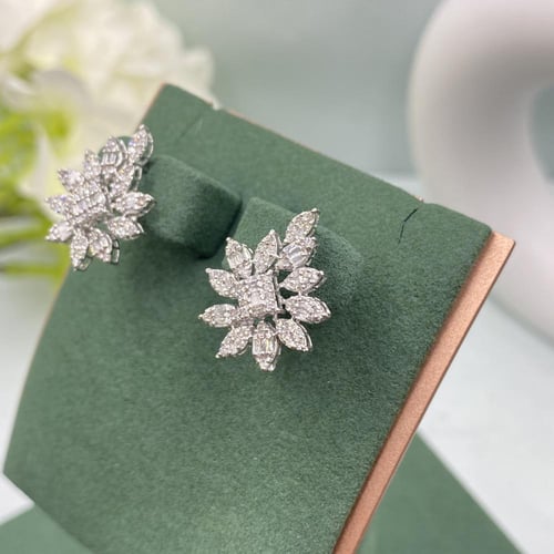 حلق الماس تصميم كلاسيكي بوزن 0.89 قيراط