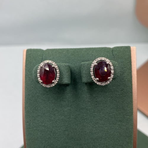 حلق الماس تصميم دائري على حجر الياقوت الاحمر