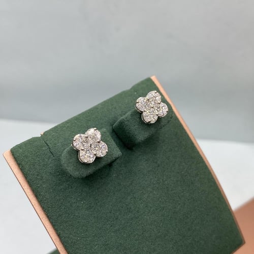 تعليقه الماس يومي بوزن 45318 قيراط مناسبه للاهداء...