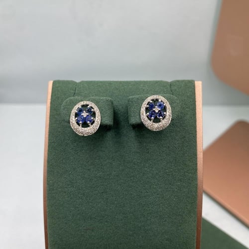 حلق الماس ناعم على احجار املون زرق