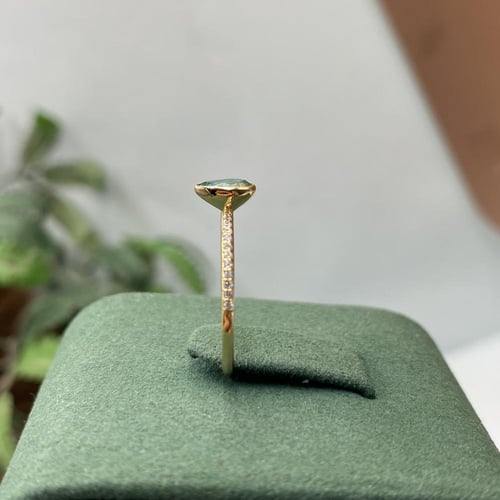 خاتم الماس على حجر الزمرد