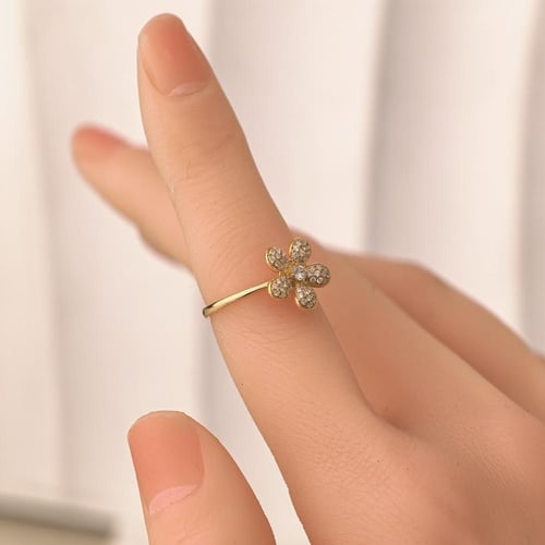 خاتم الماس زهري تصميم وردة متألق