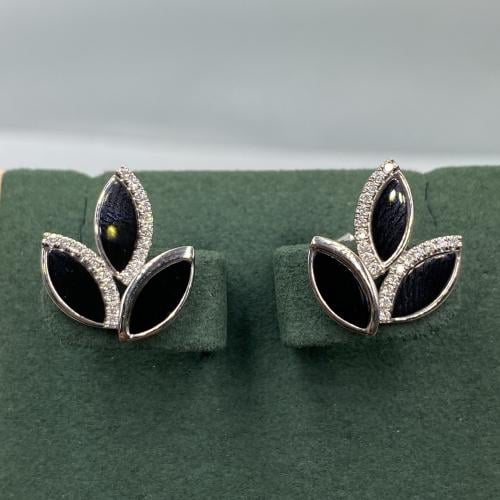 حلق الماس ناعم على احجار بلاك