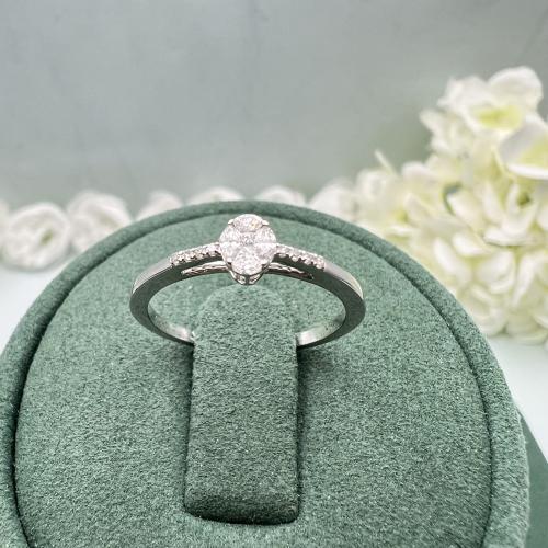 خاتم ألماس دائري ذهب أبيض بتصميم بسيط وناعم