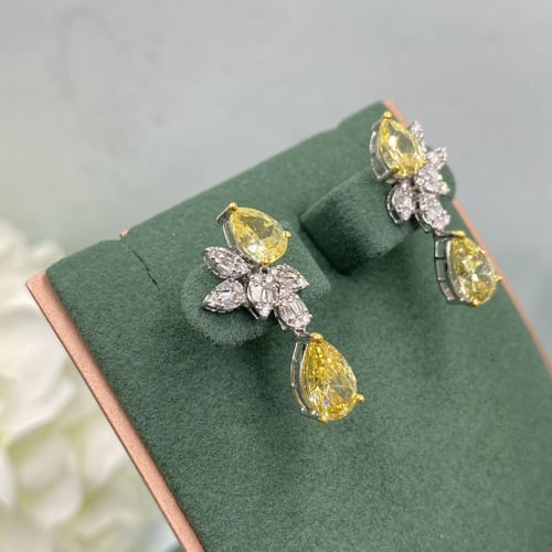 حلق الماس فانسي تصميم عصري بوزن 0.47 قيراط