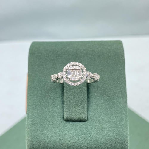 خاتم الماس بلمسه عصريه بوزن 0.50 قيراط