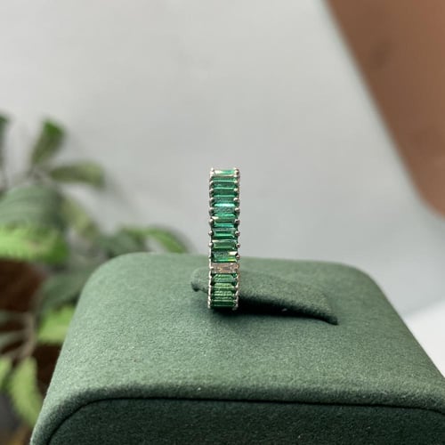 خاتم الماس على حجر الزمرد