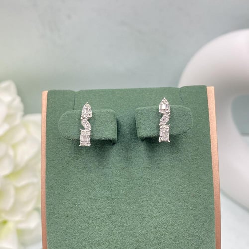 حلق الماس حديث بوزن 0.16 قيراط