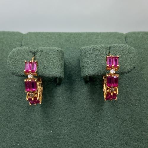 حلق الماس ناعم على حجر روبي