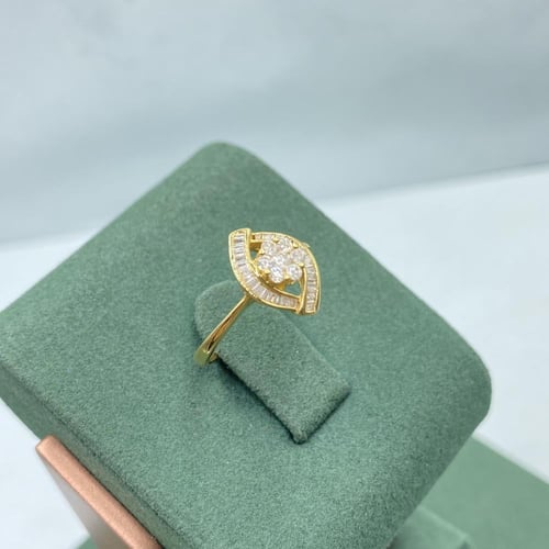 خاتم الماس بلمسه عصريه بوزن 0.31 قيراط