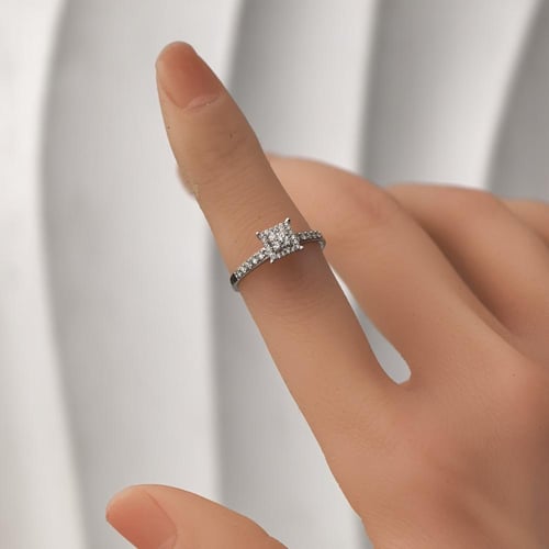 خاتم الماس فاخر بتصميم كلاستر مربع