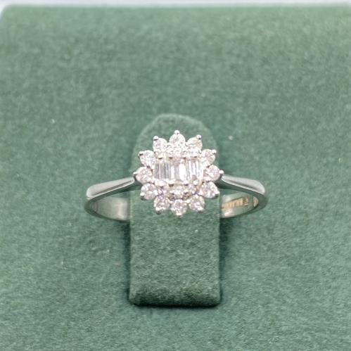 خاتم الماس بلمسه عصريه بوزن 0.27 قيراط