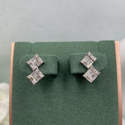 حلق الماس تصميم كلاسيكي بوزن 0.63 قيراط