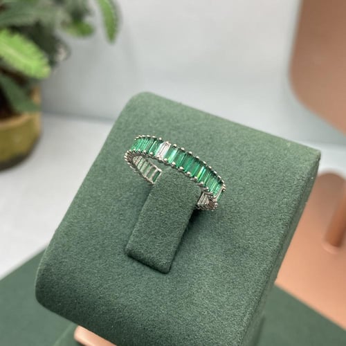 خاتم الماس على حجر الزمرد