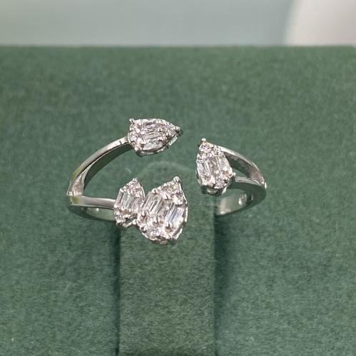 خاتم الماس بلمسه عصريه بوزن 0.15 قيراط