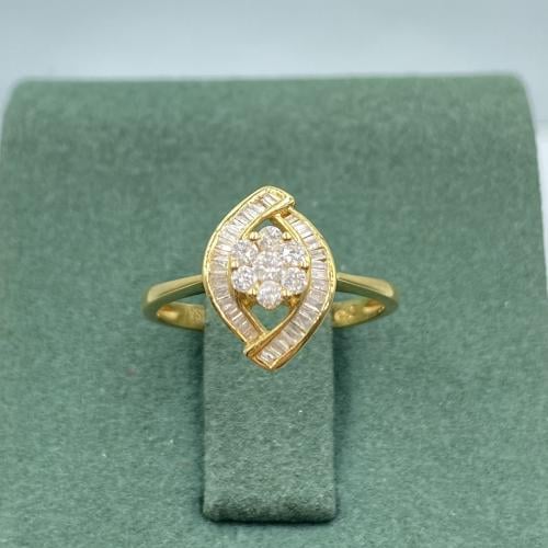 خاتم الماس بلمسه عصريه بوزن 0.31 قيراط