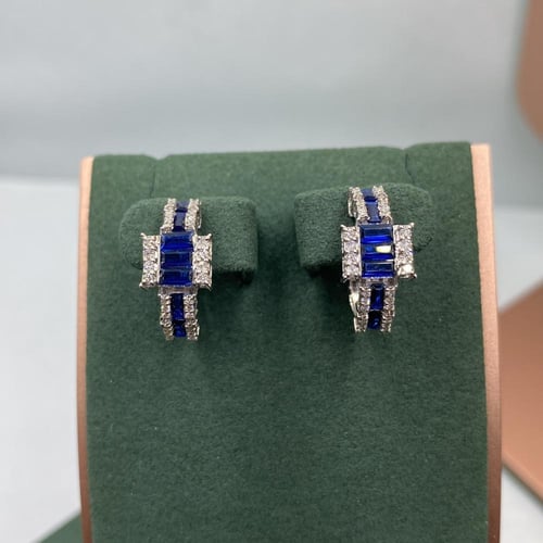 حلق الماس على حجر ملون ازرق