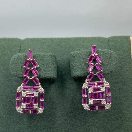 حلق الماس على حجر ملون روبي