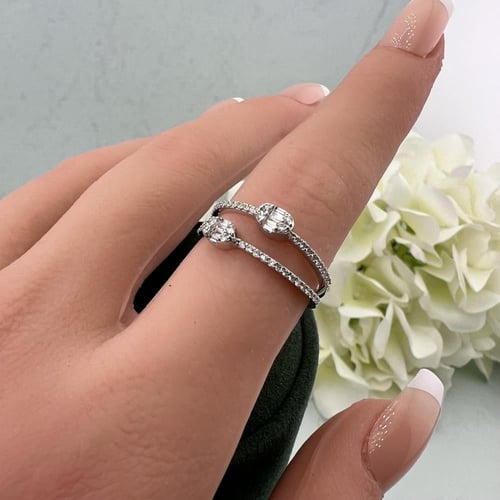 خاتم ألماس بيضاوي مزدوج من الذهب الأبيض