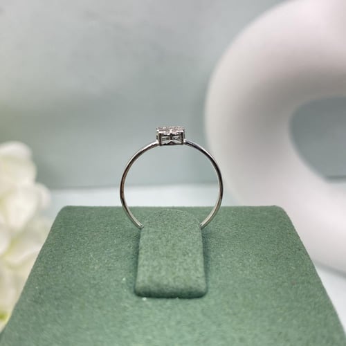 خاتم الماس بلمسه عصريه بوزن 0.07 قيراط