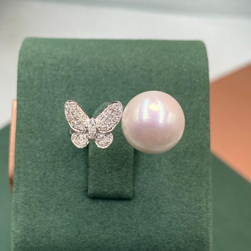 خاتم الماس لؤلؤ على فراشه