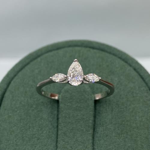 خاتم الماس سوليتير ثري ستون بوزن 0.46 قيراط