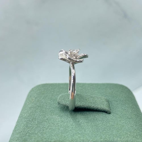 خاتم الماس بلمسه عصريه بوزن 0.17 قيراط