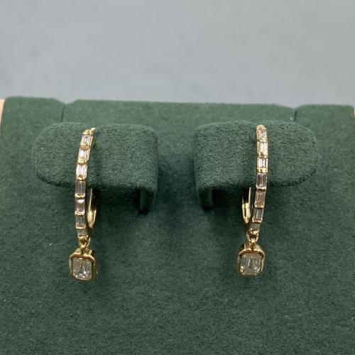 حلق الماس بتصميم عصري حديث من ملاكايت بوزن 0.58 قي...