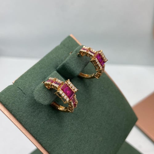 حلق الماس على حجر ملون روبي