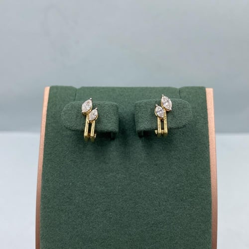 حلق الماس بتصميم عصري حديث من ملاكايت بوزن 0.43 قي...