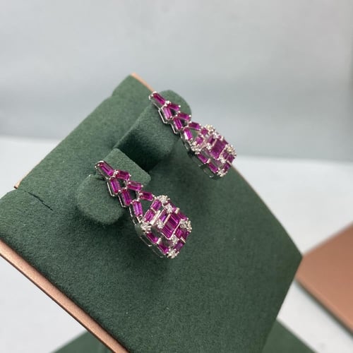 حلق الماس على حجر ملون روبي