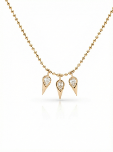 عقد الماس ناعم بتصميم ثلاث حبات دمعه