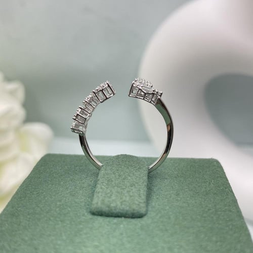 خاتم الماس بلمسه عصريه بوزن 0.33 قيراط