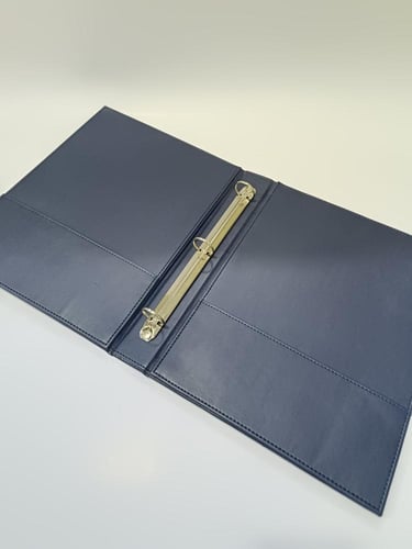 جيست فولدر مع جيبين ومشبك ورق