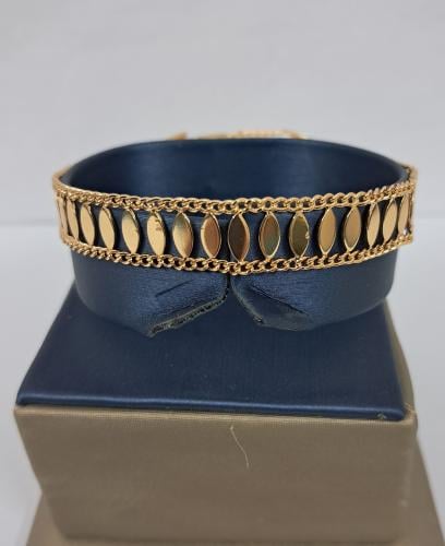 اسوارة نسائية بتصميم سحر الشرق