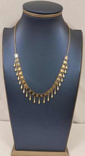 سلسال بتصميم أنيق مع شرابات متدلية